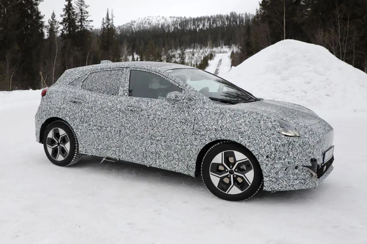 Ford Puma 2024, la nuova elettrica è quasi pronta [Foto Spia] (10)
