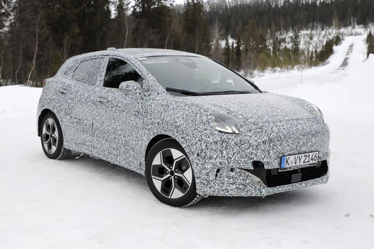 Ford Puma 2024, la nuova elettrica è quasi pronta [Foto Spia] (14)