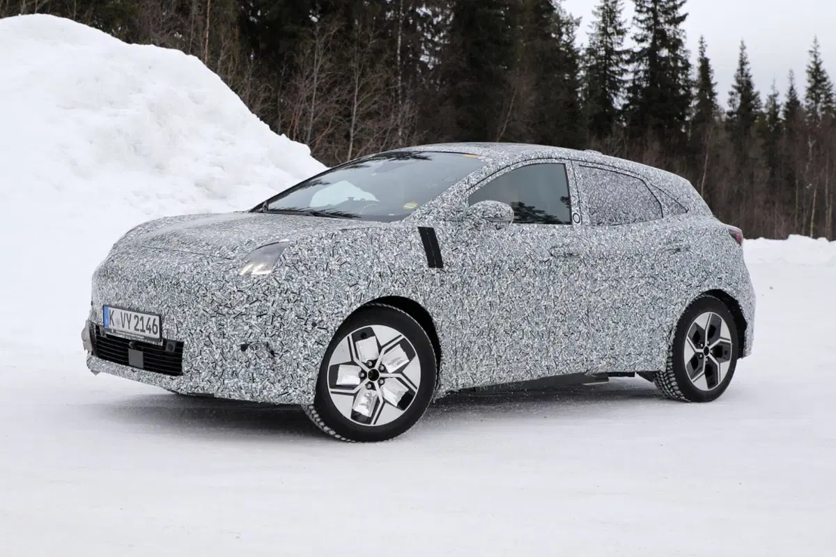 Ford Puma 2024, la nuova elettrica è quasi pronta [Foto Spia] (15)