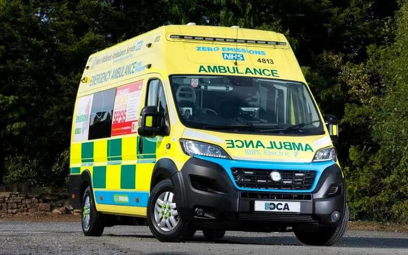 UK: le ambulanze elettriche preoccupano, troppo tempo perso per le ricariche 