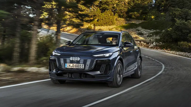 Audi Q6 e-tron: arriva la piattaforma PPE con 100 kW di batteria, i prezzi da 79.500 euro