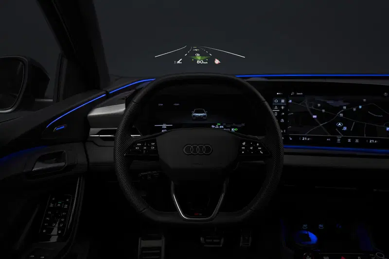 La linea IAL e l'head up display della nuova Audi Q6 e-tron