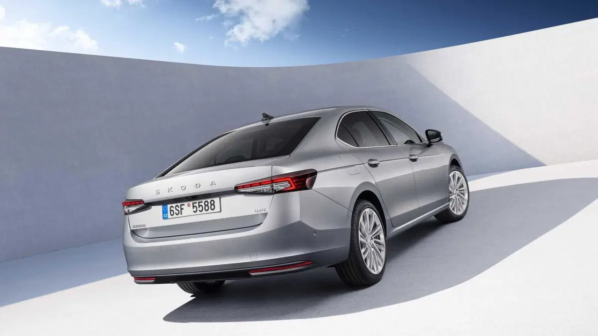 Skoda Superb 2.0 TDI EVO 150 CV SCR DSG SportLine (3)