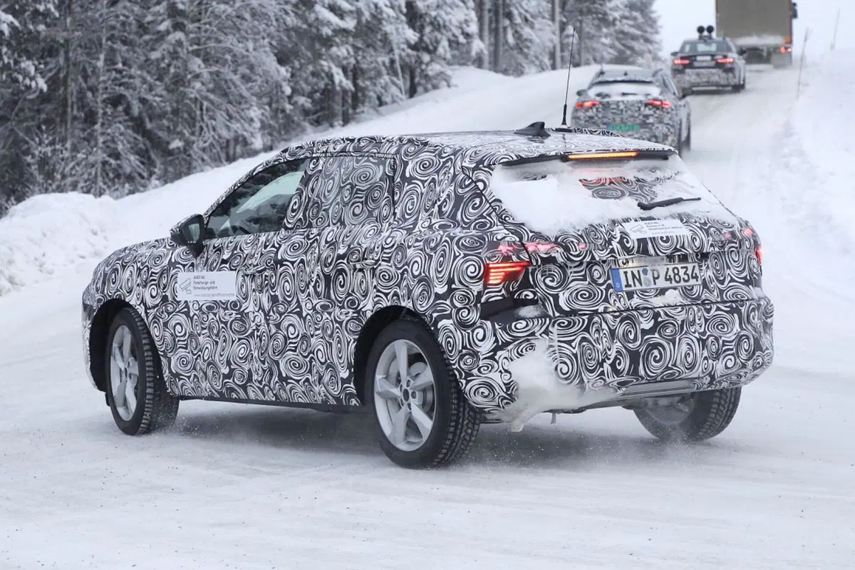 Guai in vista per Audi: il prototipo della nuova Q3 si è schiantato (2)