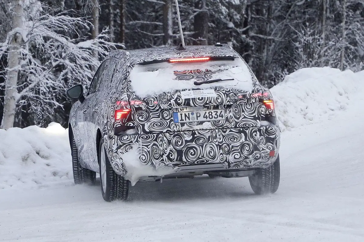 Guai in vista per Audi: il prototipo della nuova Q3 si è schiantato (3)
