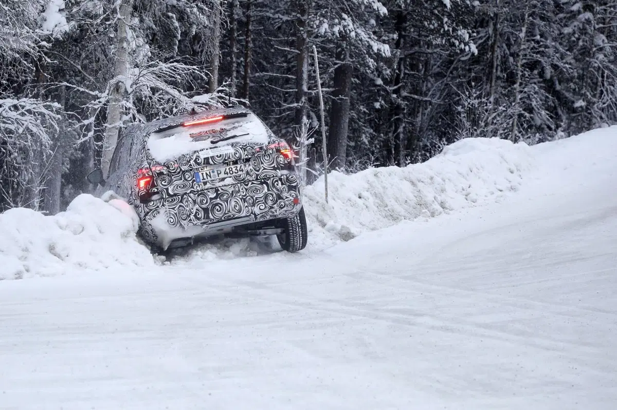 Guai in vista per Audi: il prototipo della nuova Q3 si è schiantato (5)