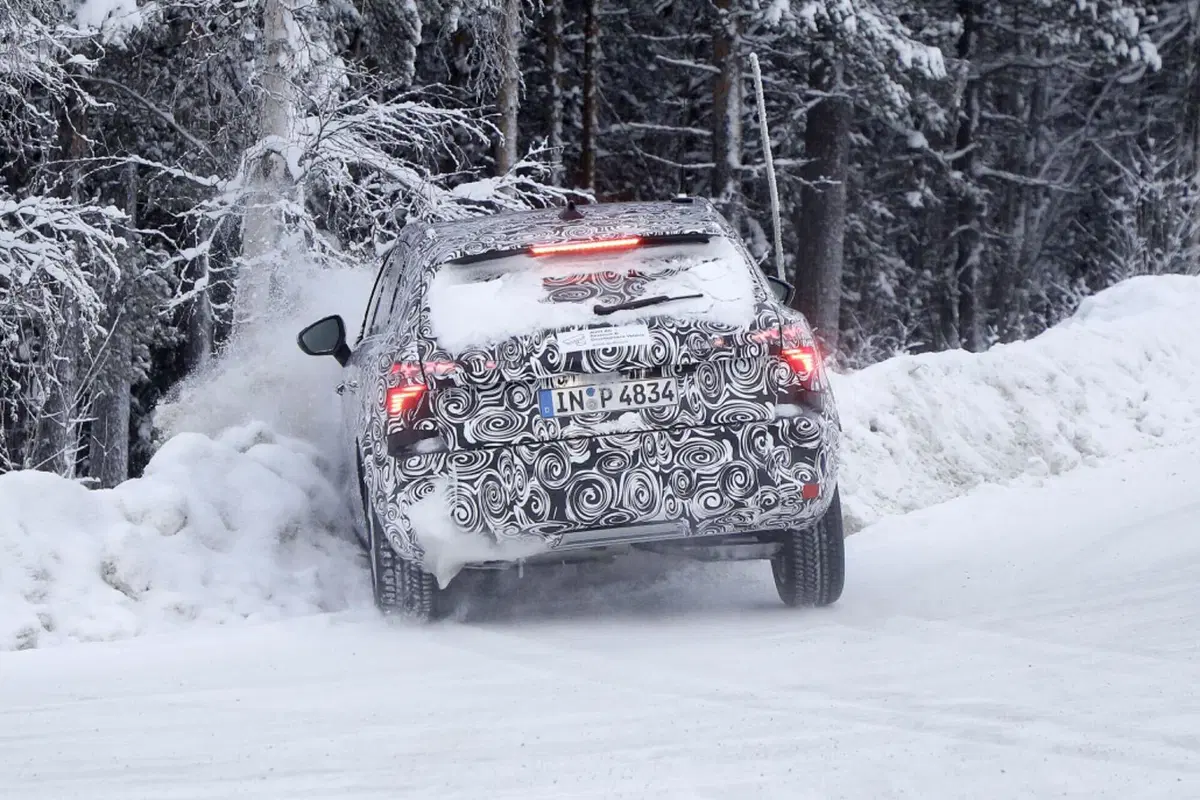 Guai in vista per Audi: il prototipo della nuova Q3 si è schiantato (4)