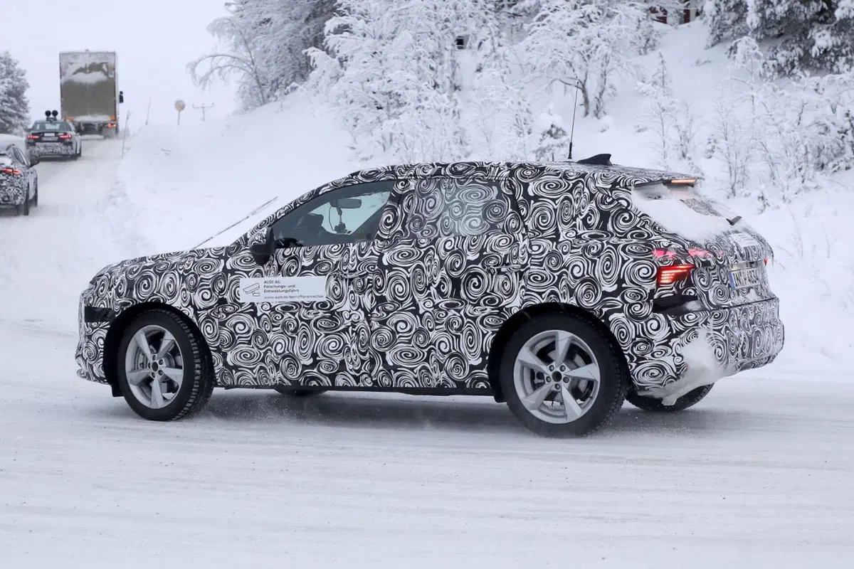 Guai in vista per Audi: il prototipo della nuova Q3 si è schiantato (7)