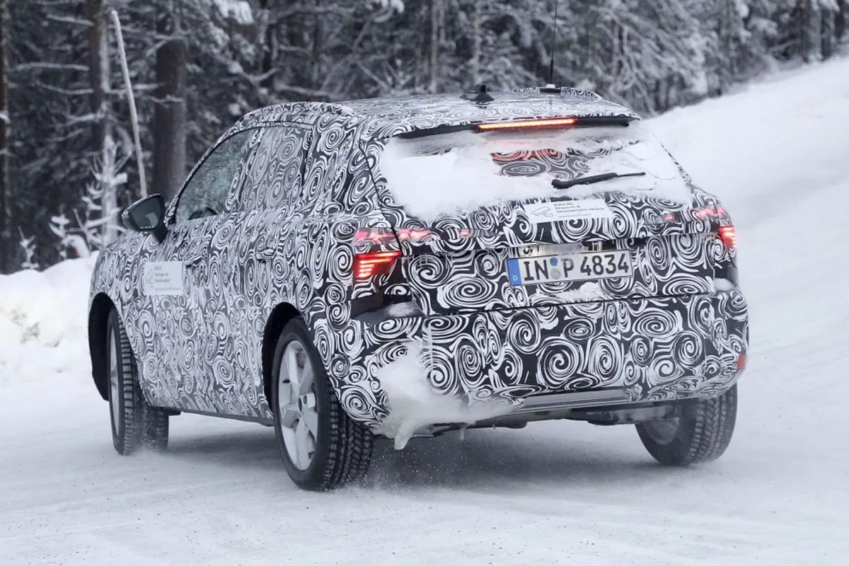 Guai in vista per Audi: il prototipo della nuova Q3 si è schiantato (12)