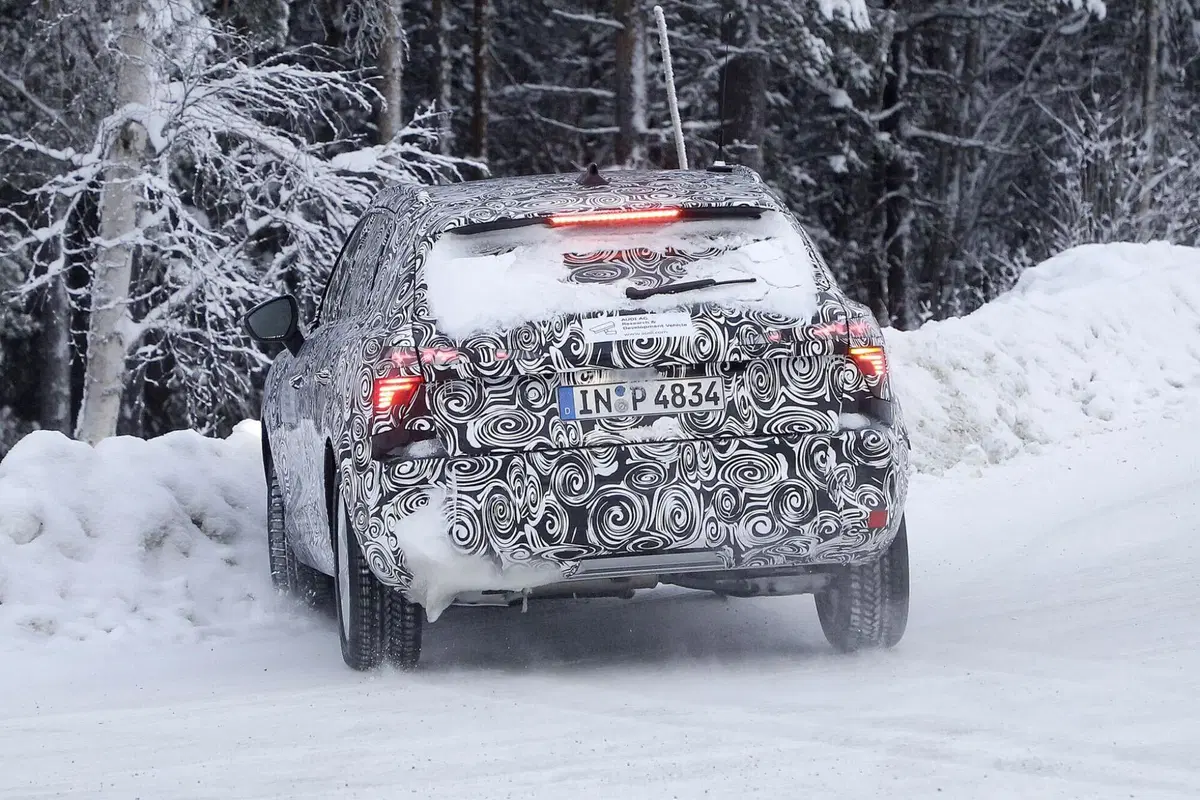 Guai in vista per Audi: il prototipo della nuova Q3 si è schiantato (13)