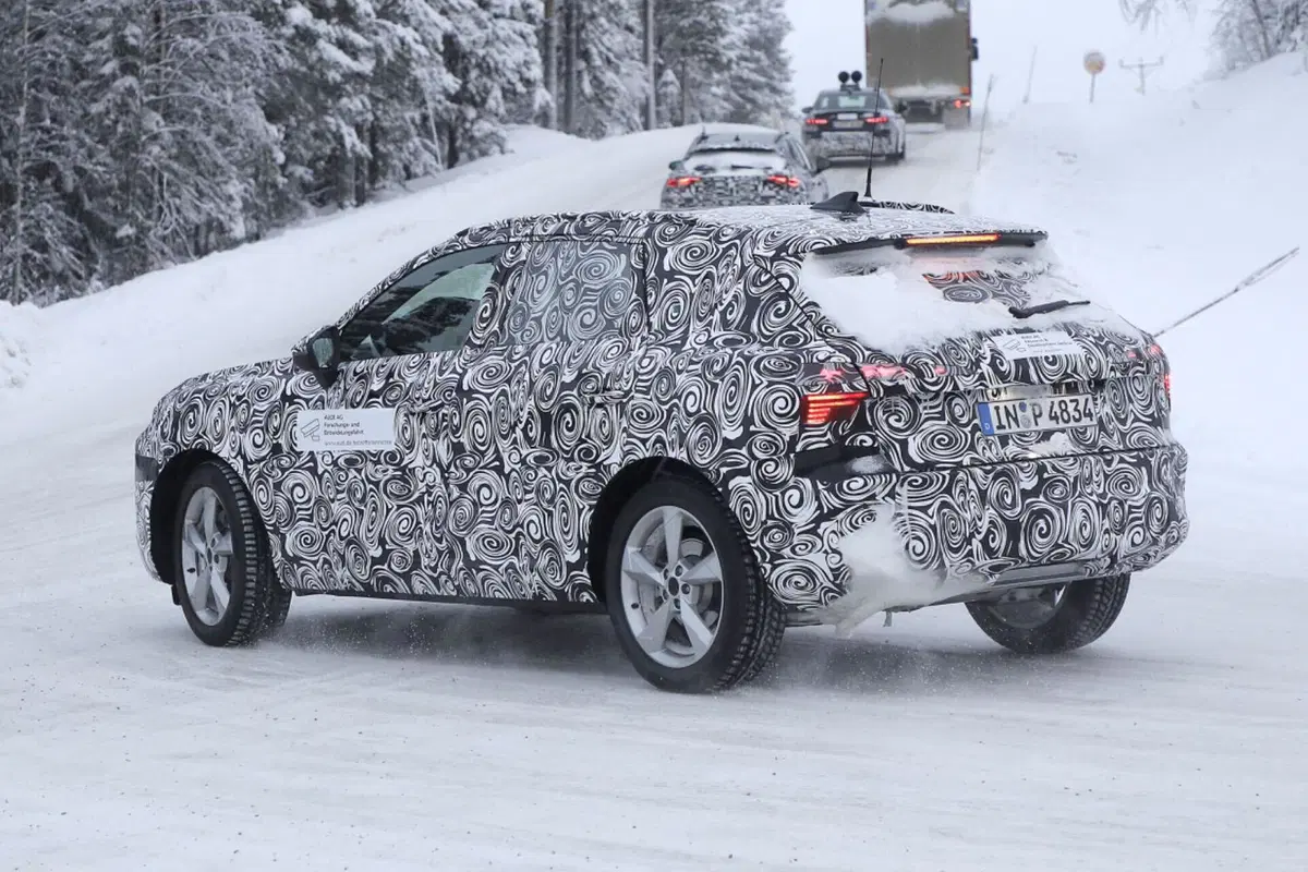 Guai in vista per Audi: il prototipo della nuova Q3 si è schiantato (17)