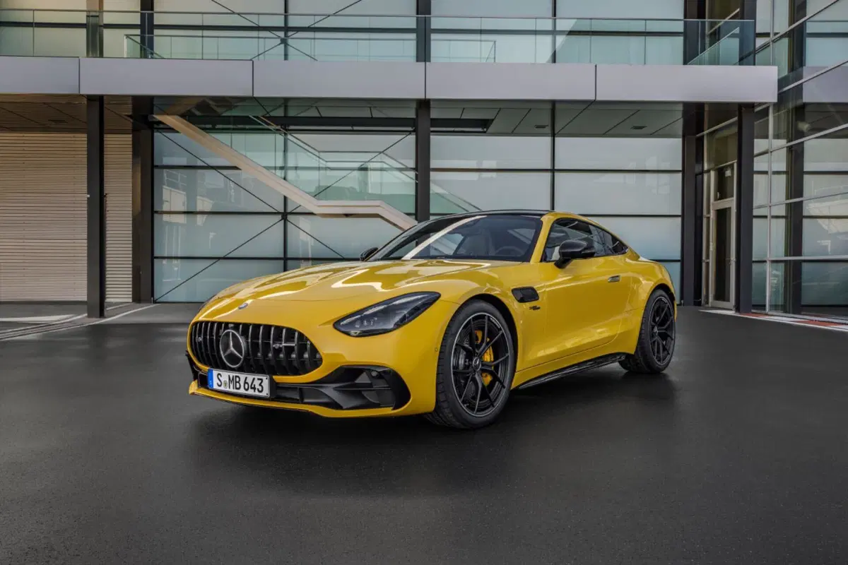 Mercedes-AMG GT 43 Coupé, con il quattro cilindri eroga 422 Cv (4)