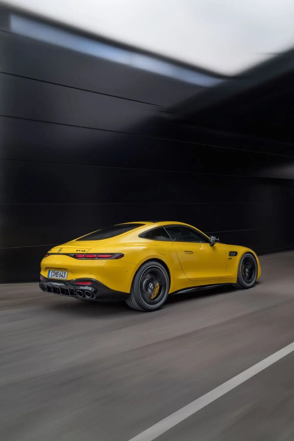 Mercedes-AMG GT 43 Coupé, con il quattro cilindri eroga 422 Cv (3)