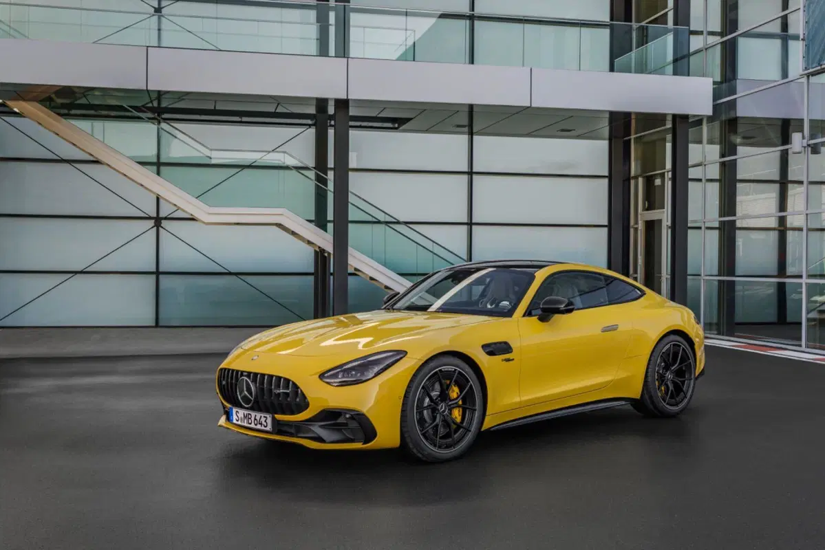 Mercedes-AMG GT 43 Coupé, con il quattro cilindri eroga 422 Cv (5)