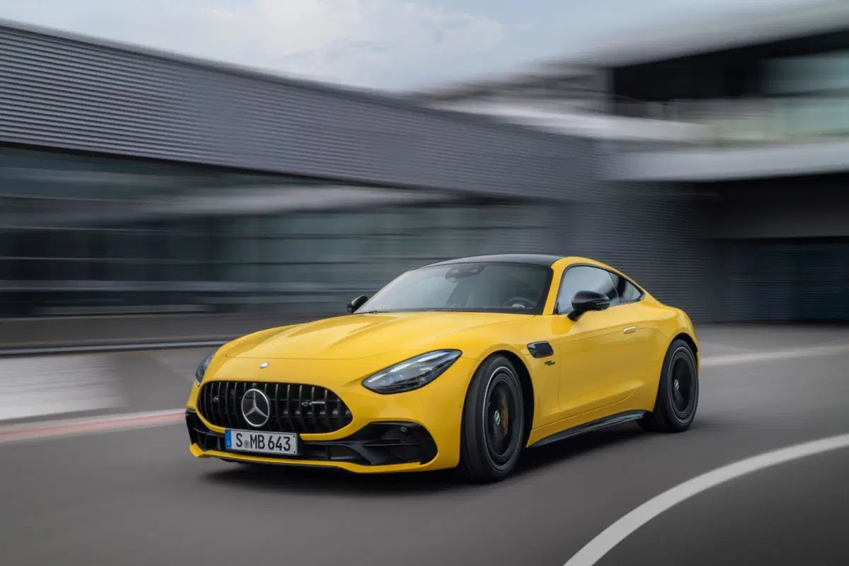 Mercedes-AMG GT 43 Coupé, con il quattro cilindri eroga 422 Cv (8)
