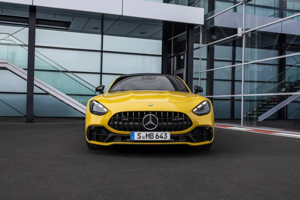 Mercedes-AMG GT 43 Coupé, con il quattro cilindri eroga 422 Cv (9)