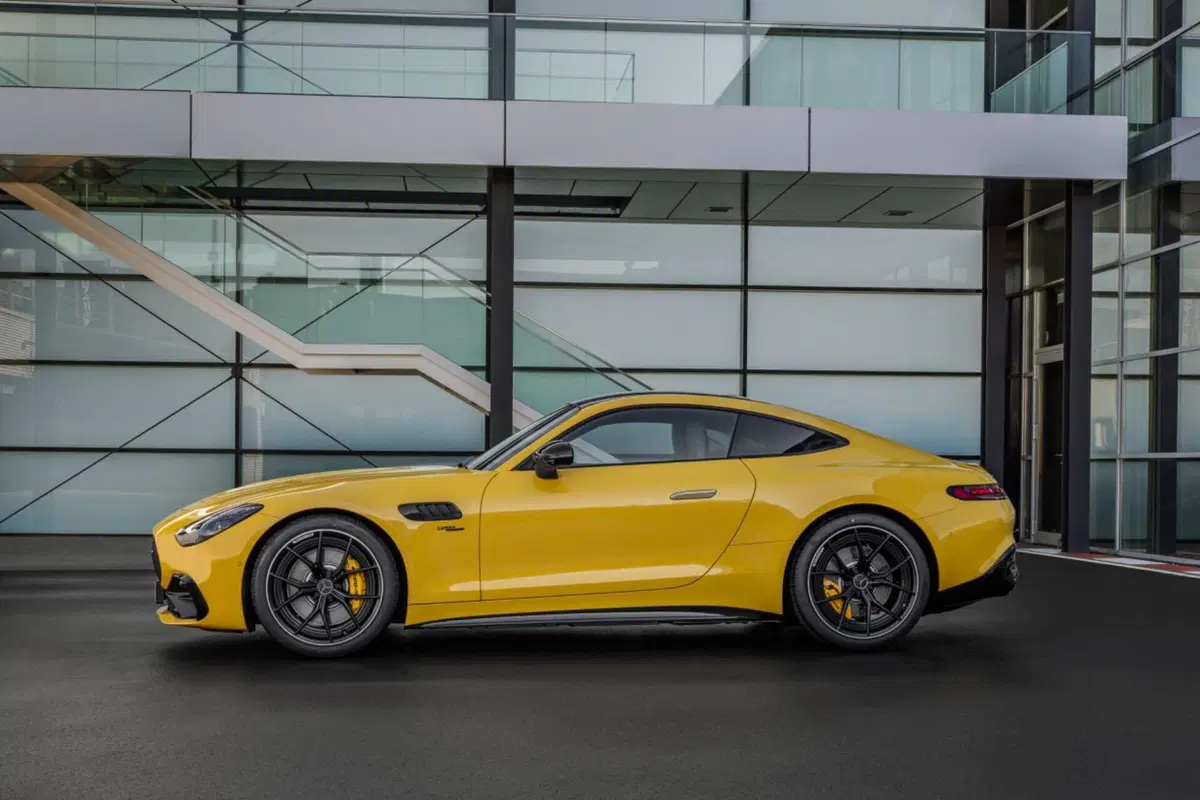 Mercedes-AMG GT 43 Coupé, con il quattro cilindri eroga 422 Cv (12)