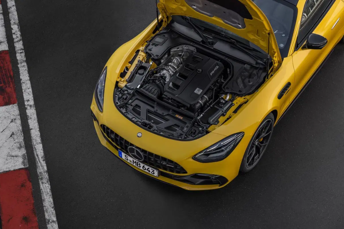 Mercedes-AMG GT 43 Coupé, con il quattro cilindri eroga 422 Cv (15)