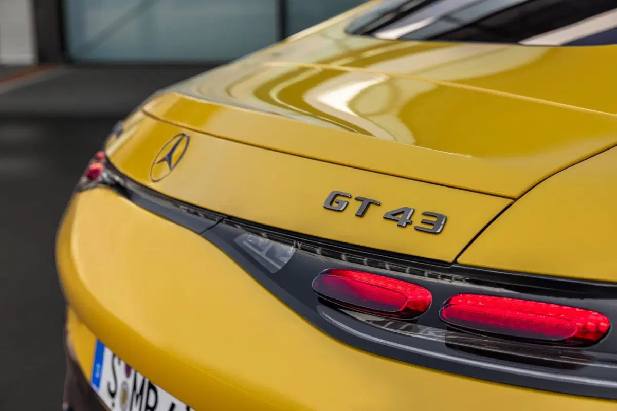 Mercedes-AMG GT 43 Coupé, con il quattro cilindri eroga 422 Cv (16)