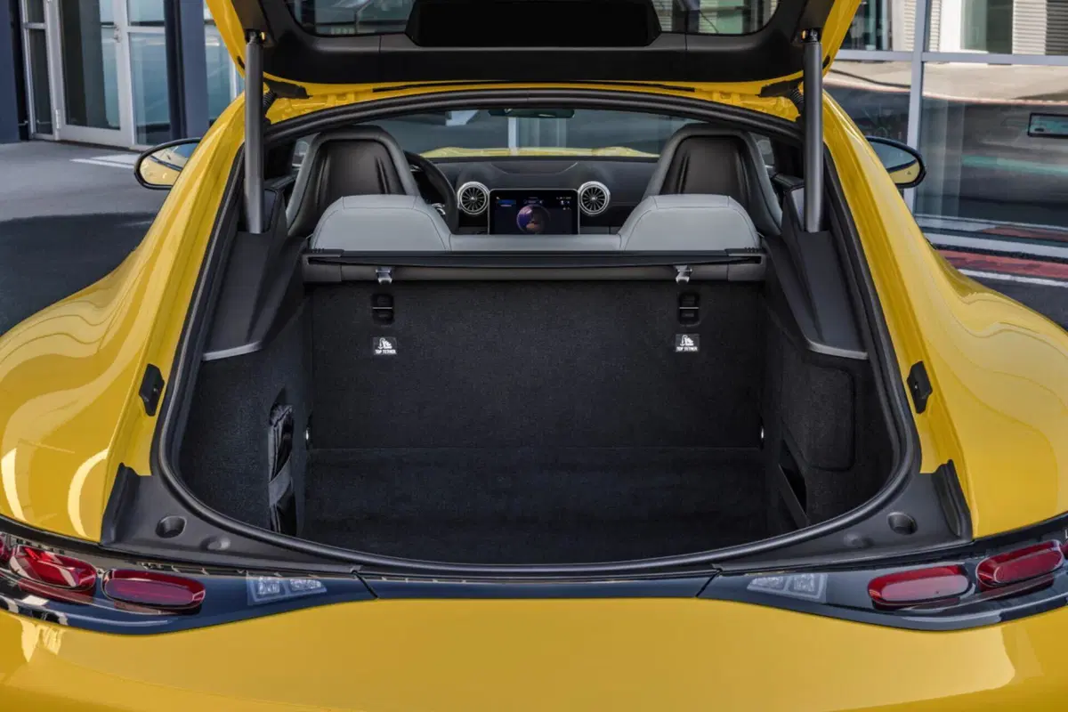 Mercedes-AMG GT 43 Coupé, con il quattro cilindri eroga 422 Cv (17)