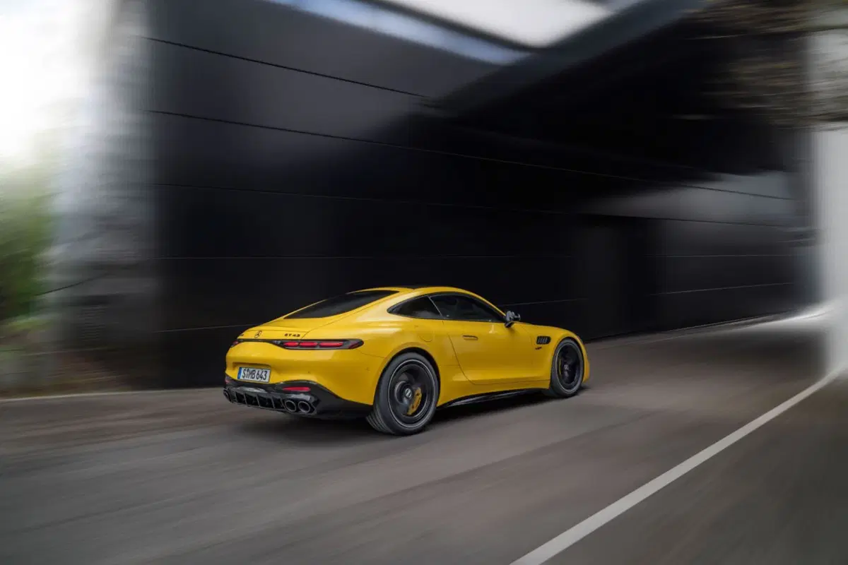 Mercedes-AMG GT 43 Coupé, con il quattro cilindri eroga 422 Cv (19)