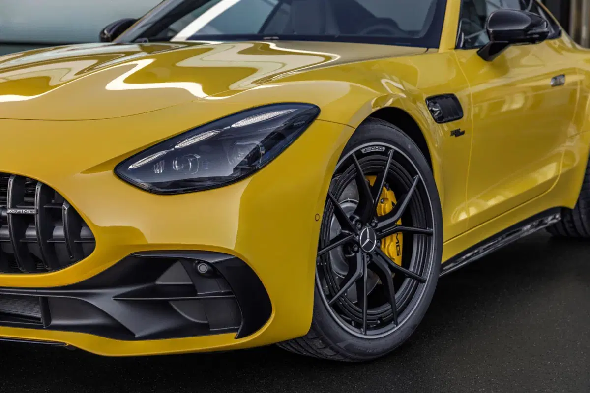 Mercedes-AMG GT 43 Coupé, con il quattro cilindri eroga 422 Cv (22)