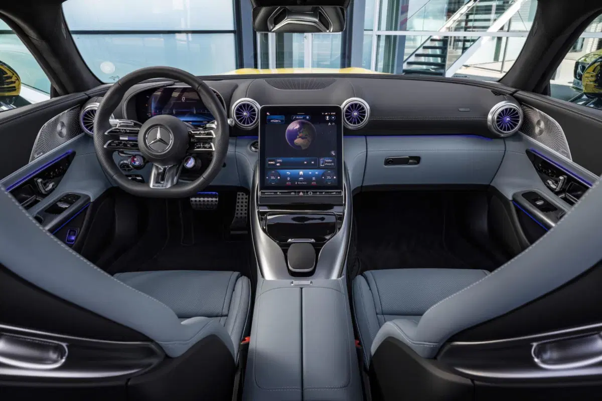 Mercedes-AMG GT 43 Coupé, con il quattro cilindri eroga 422 Cv (20)