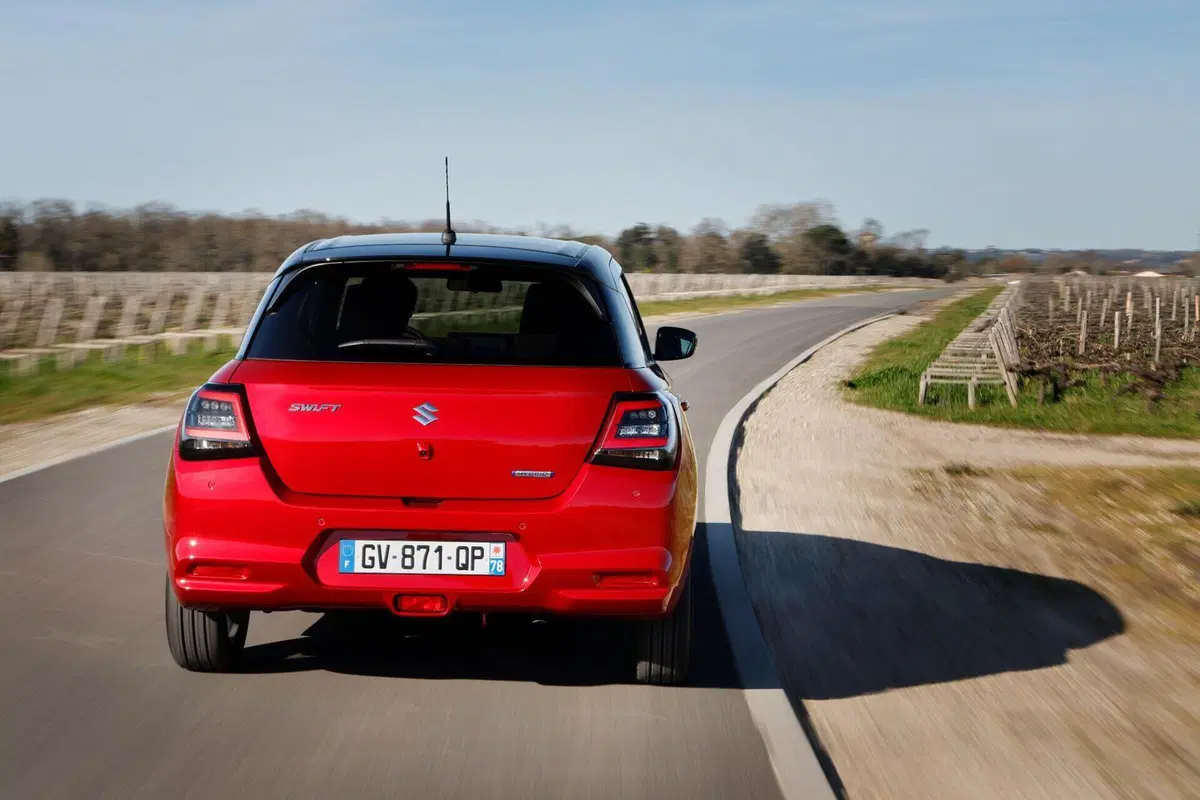 Suzuki Swift 2024: leggera, efficiente e (più) tecnologica. Da 22.500 euro [Video] (6)