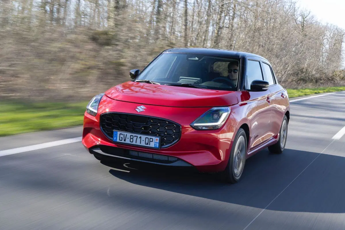 Suzuki Swift 2024: leggera, efficiente e (più) tecnologica. Da 22.500 euro [Video] (10)
