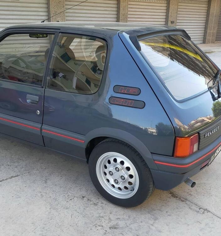 205 GTI d'epoca del 1985 a Fasano (3)