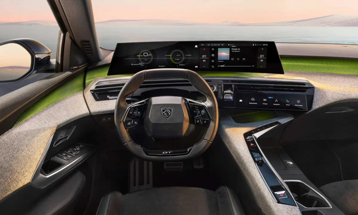 Nuova Peugeot E-5008: sette posti, elettrica da 660 km (5)