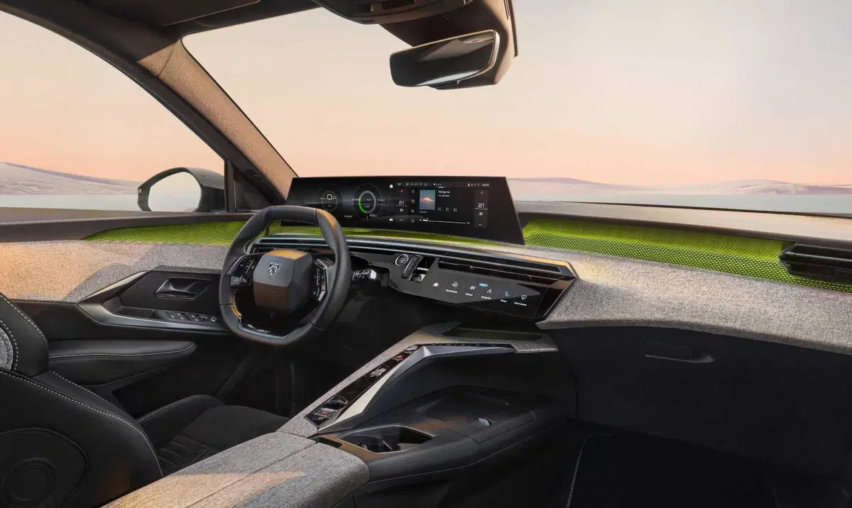 Nuova Peugeot E-5008: sette posti, elettrica da 660 km (6)