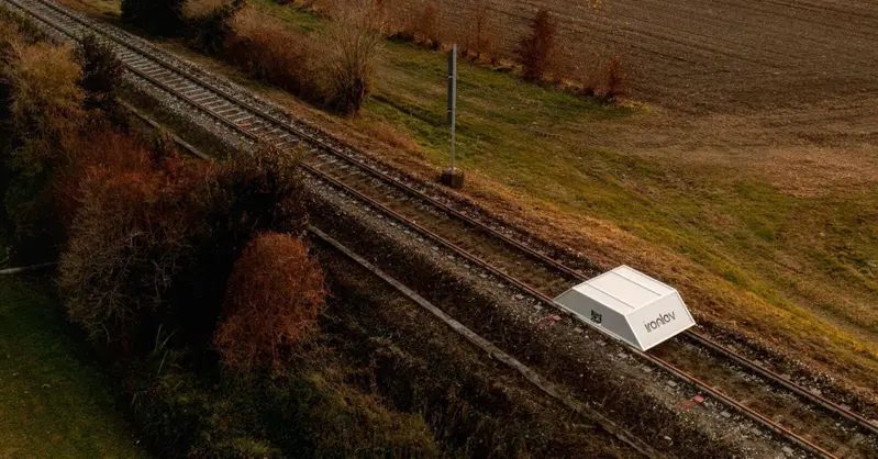 Il primo veicolo a levitazione magnetica in Italia (Veneto) va sui normali binari