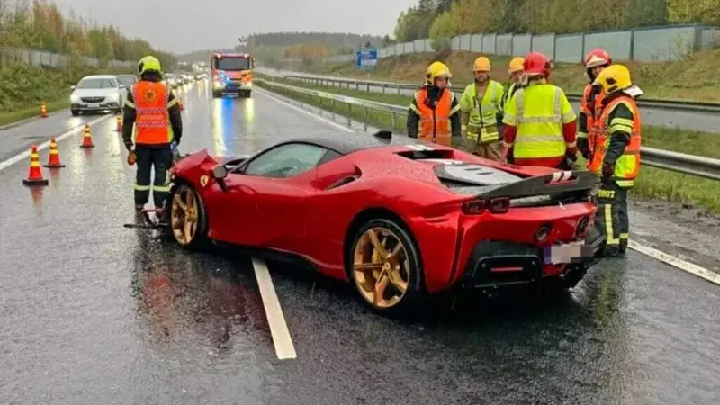 Ferrari SF90: troppo costosa da riparare, se la prenda l'assicurazione
