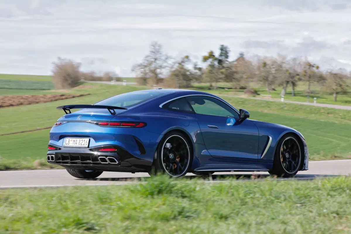 Mercedes AMG GT 63 Performance, sotto al cofano ci sarà solo il V8 [Foto Spia]