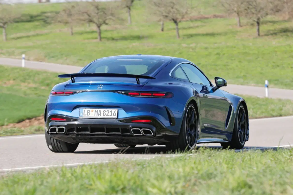 Mercedes AMG GT 63 Performance, sotto al cofano ci sarà solo il V8 [Foto Spia] (5)