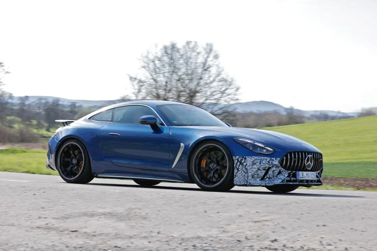 Mercedes AMG GT 63 Performance, sotto al cofano ci sarà solo il V8 [Foto Spia] (8)