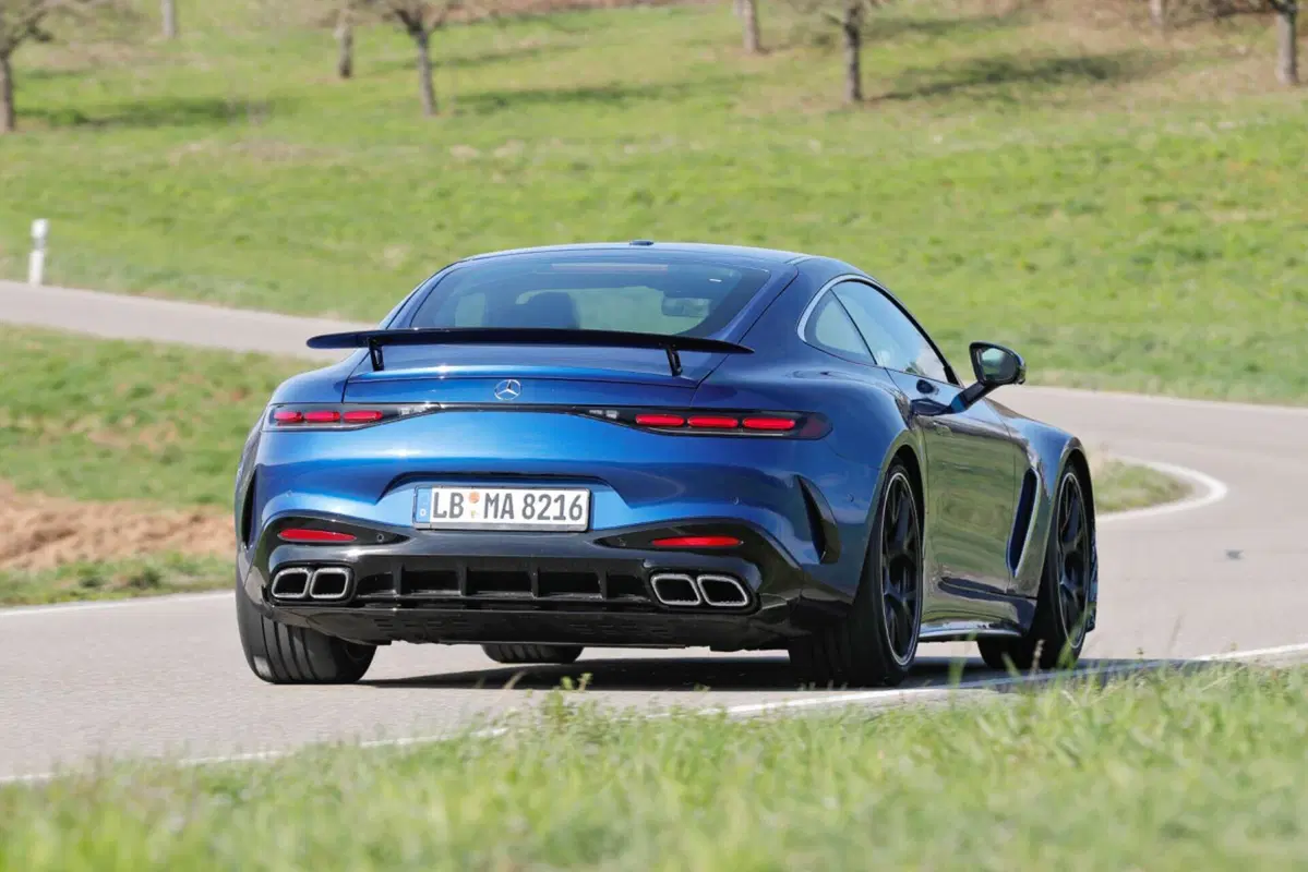 Mercedes AMG GT 63 Performance, sotto al cofano ci sarà solo il V8 [Foto Spia] (9)