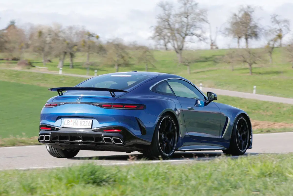 Mercedes AMG GT 63 Performance, sotto al cofano ci sarà solo il V8 [Foto Spia] (10)