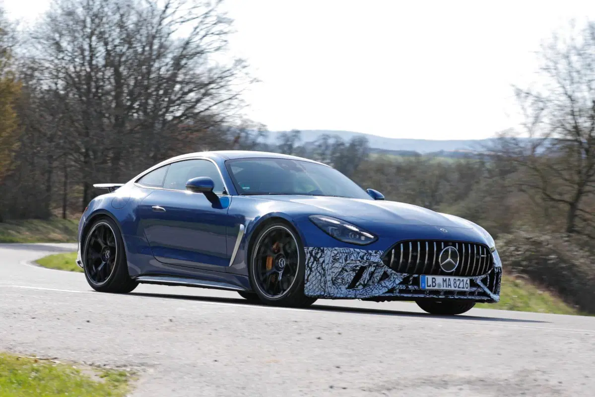 Mercedes AMG GT 63 Performance, sotto al cofano ci sarà solo il V8 [Foto Spia] (11)