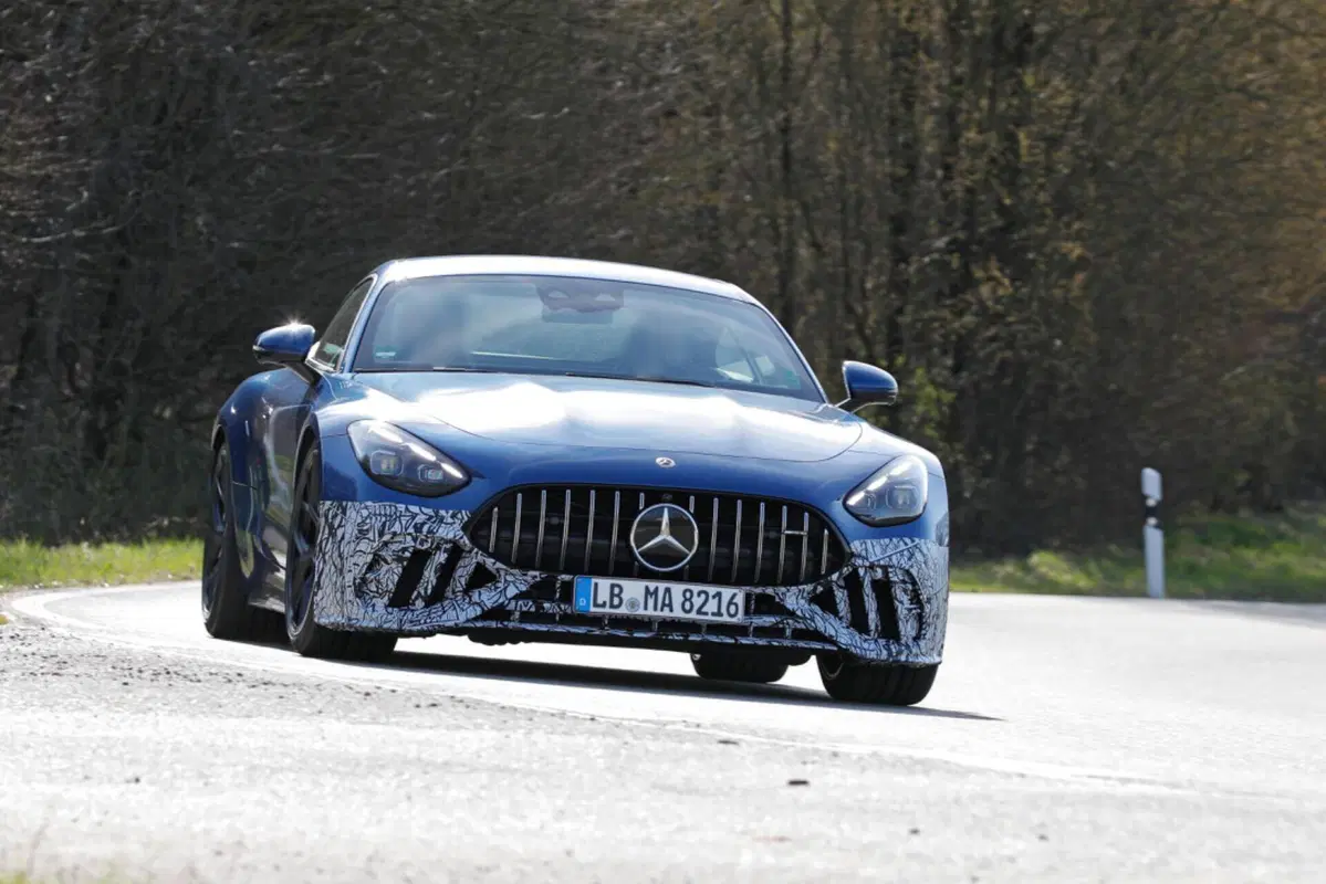 Mercedes AMG GT 63 Performance, sotto al cofano ci sarà solo il V8 [Foto Spia] (13)