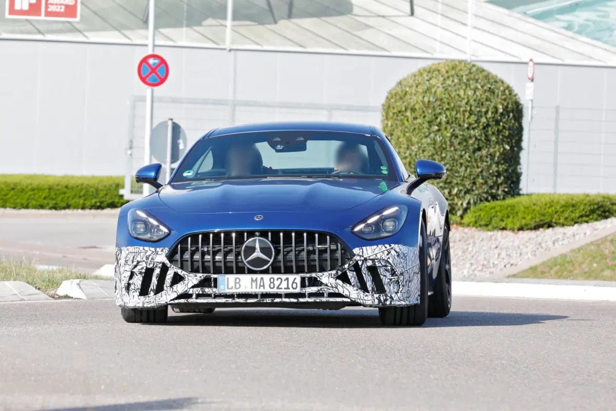 Mercedes AMG GT 63 Performance, sotto al cofano ci sarà solo il V8 [Foto Spia] (16)