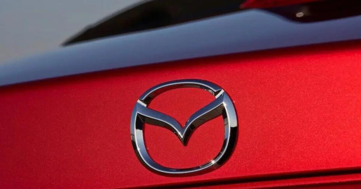 Torna la Mazda 6, ma c'&egrave; anche una "e" nel nome, depositato il logo