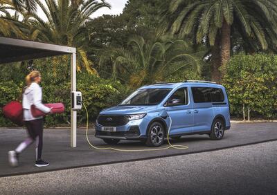 Ford Tourneo Connect: arriva il motore ibrido plug-in (a 5 o 7 posti) 