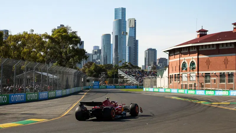 F1. Gran Premio d'Australia: i ricordi di viaggio di tanti anni fa  con un ospite particolare nel paddock