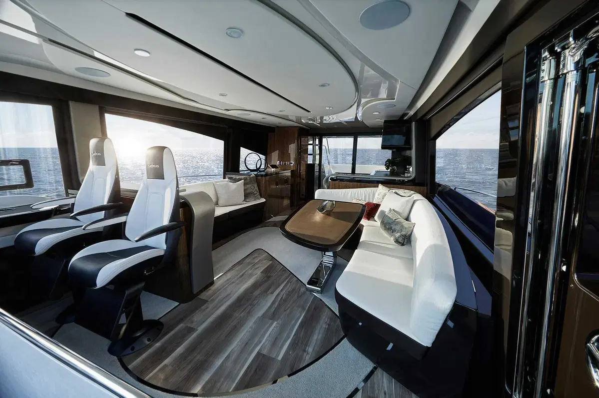 La Lexus col motore Volvo va per mare: LY680 è uno yacht da 20 metri  (2)
