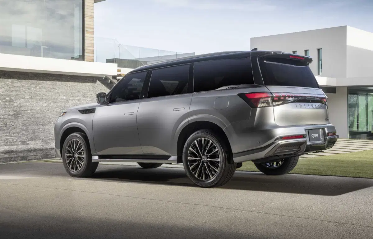 Infiniti: il design della nuova QX80 che rilancia il marchio, 3.5 V6 biturbo (2)