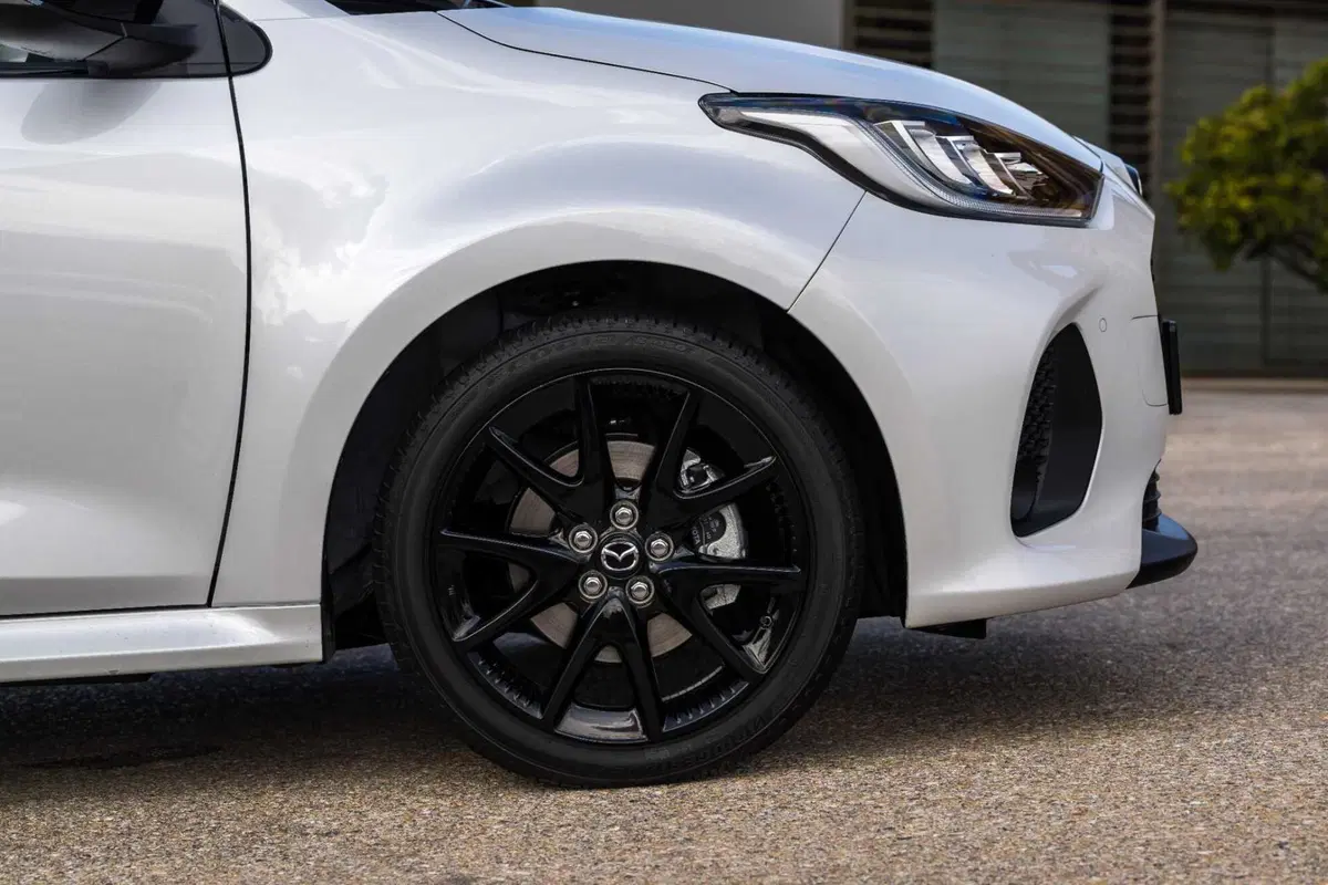 Mazda 2 Hybrid: la più piccola delle full hybrid si rinnova [VIDEO] (10)