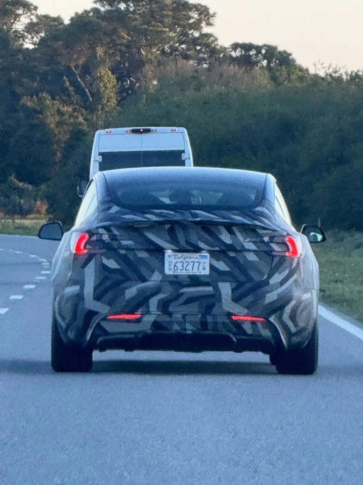 Tesla si prepara al lancio della Model 3 Ludicrous: molti esemplari visti in Florida (2)