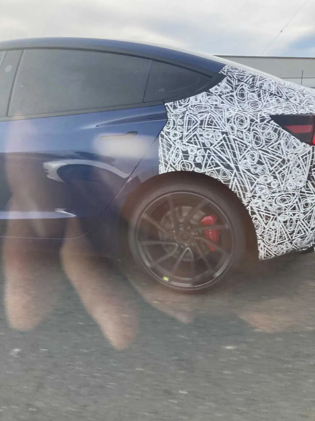 Tesla si prepara al lancio della Model 3 Ludicrous: molti esemplari visti in Florida (4)